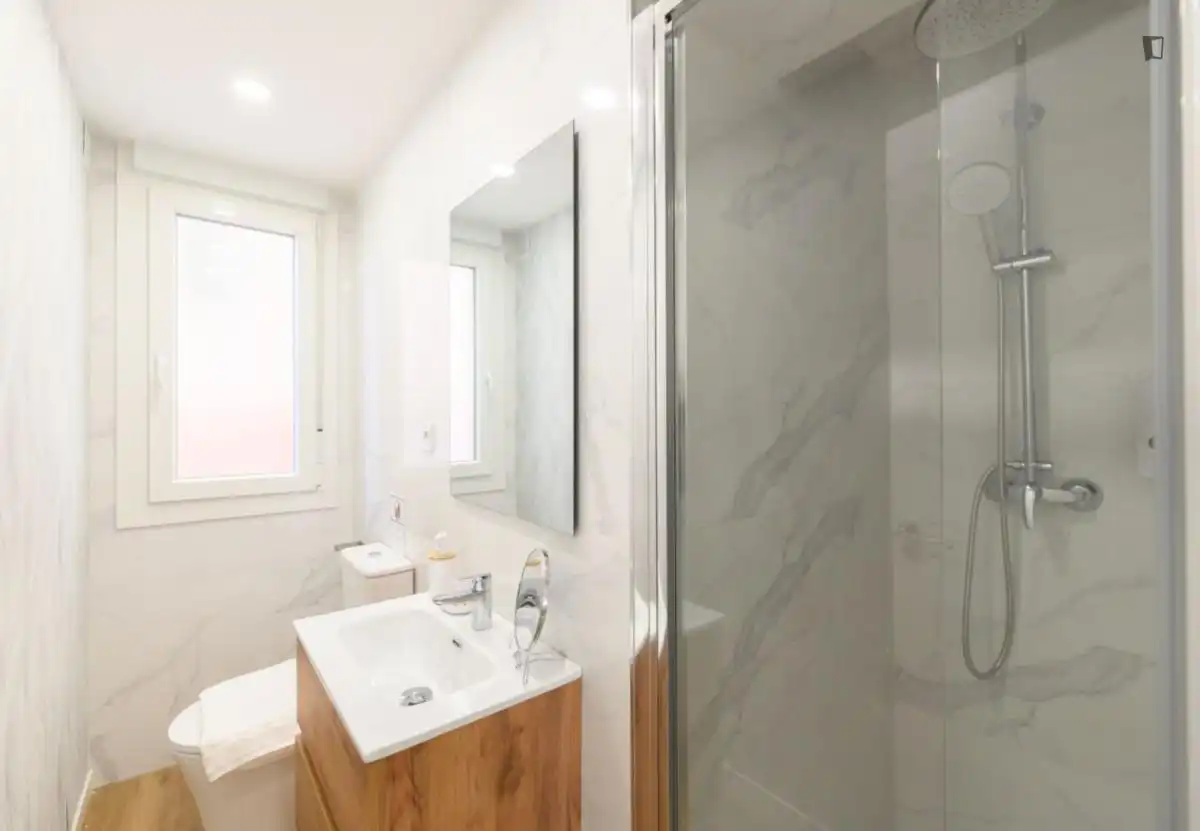 Baño de Apartamento de alquiler en Madrid con Aire acondicionado, Calefacción y Amueblado