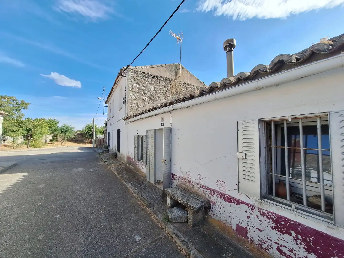 Außenansicht von Haus oder Chalet zum Verkauf in Navalperal de Pinares mit Heizung und Abstellraum