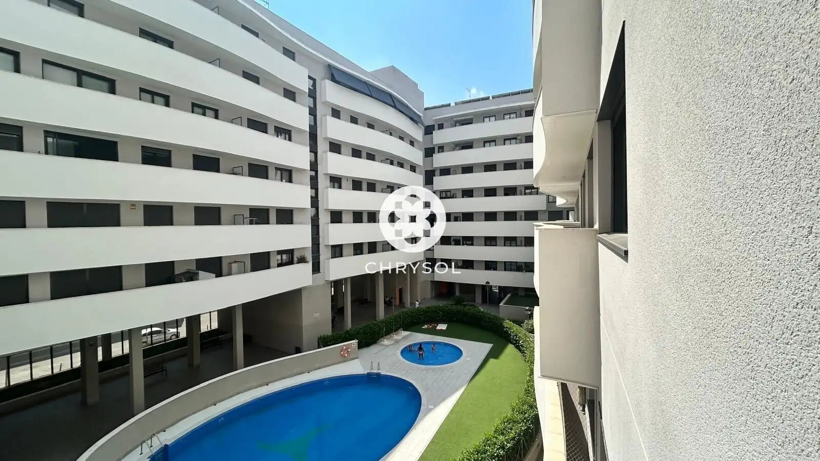 Piscina de Pis en venda en L'Hospitalet de Llobregat amb Calefacció, Jardí privat i Parquet