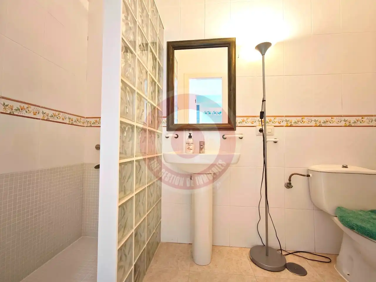 Bany de Casa adosada en venda en Vélez-Málaga amb Terrassa, Alarma i Piscina comunitària