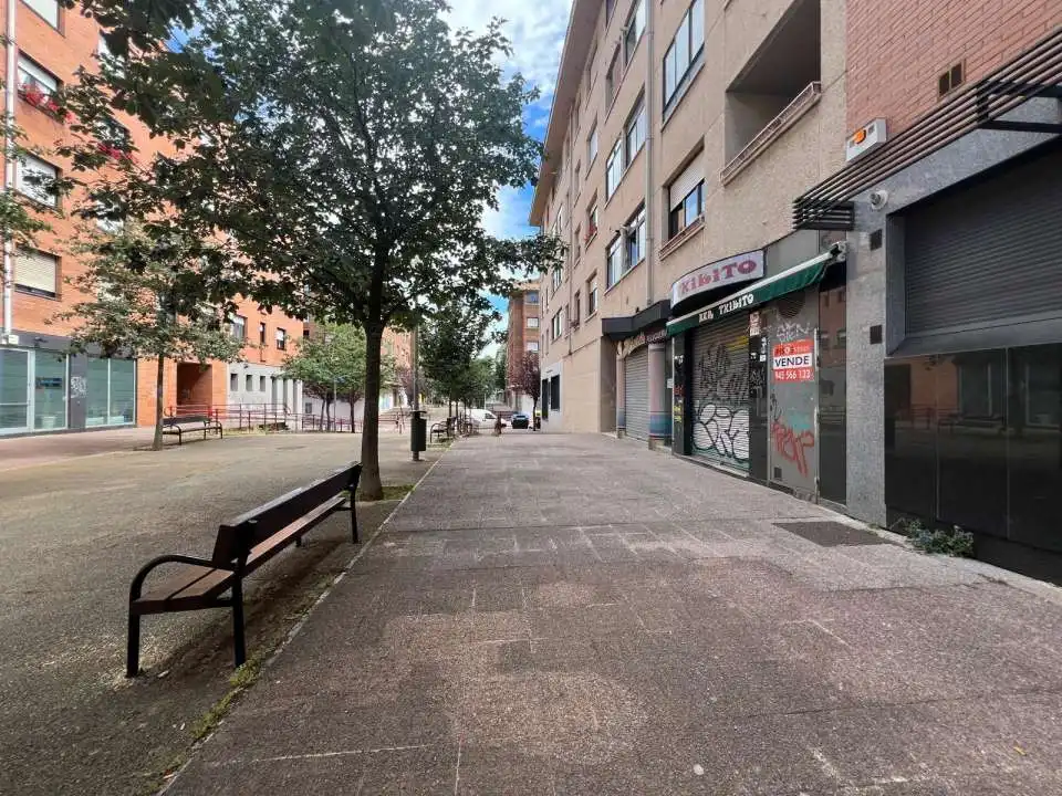 Business premises for sale in Pintor Obdulio Lopez de Uralde Kalea, imagen 14