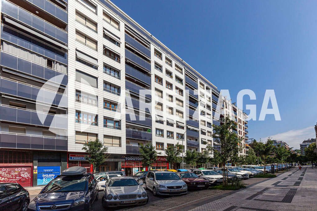Vista exterior de Piso en venta en Donostia - San Sebastián  con Calefacción y Balcón