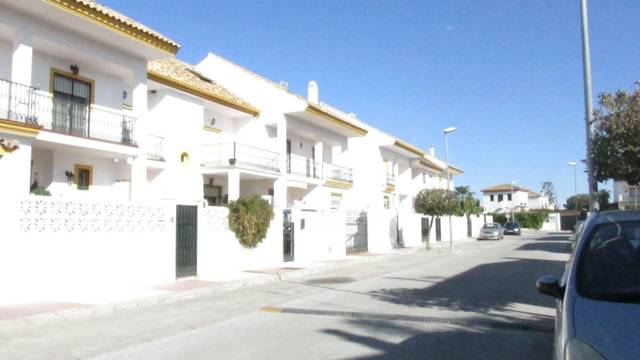 Casa adosada en Venta en Calle Enebro en San Pedro de Alcántara pueblo