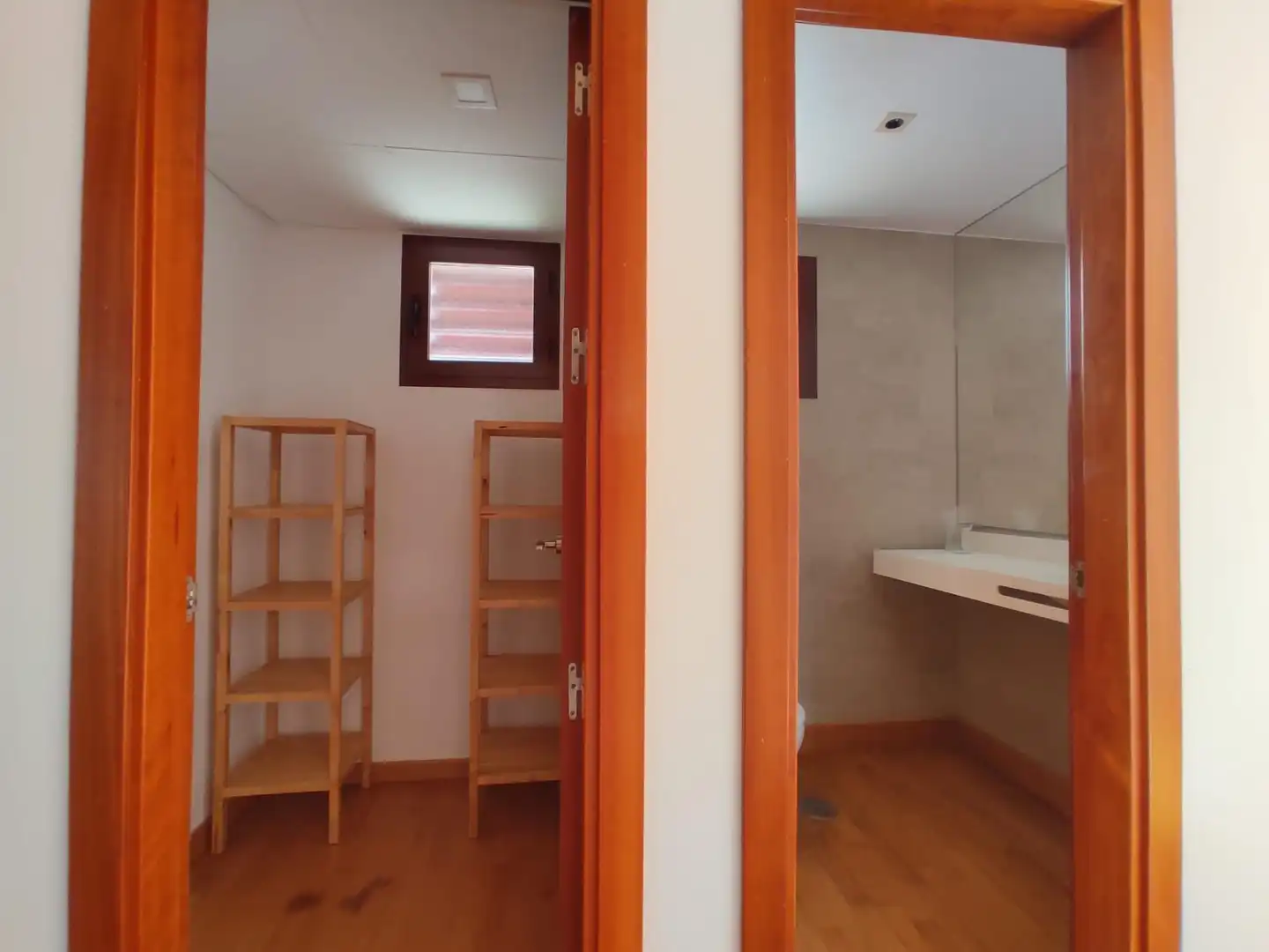 Baño de Casa o chalet de alquiler en Montequinto con Aire acondicionado, Calefacción y Jardín privado