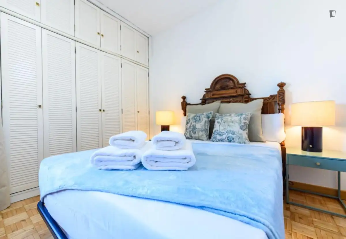 Dormitori de Apartament de lloguer en Madrid amb Aire condicionat, Moblat i Forn
