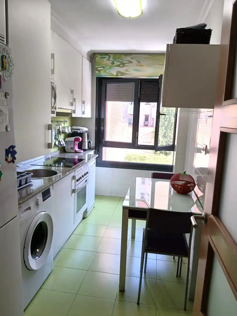 Cocina de Piso en venta en Gijón  con Calefacción, Parquet y Trastero