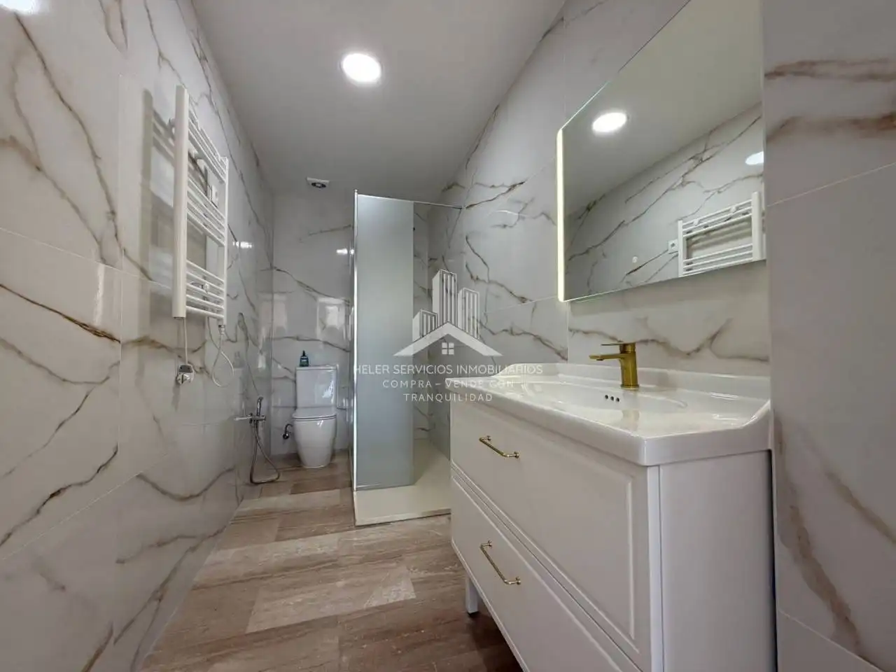 Baño de Piso de alquiler en Castellón de la Plana / Castelló de la Plana con Parquet y Amueblado