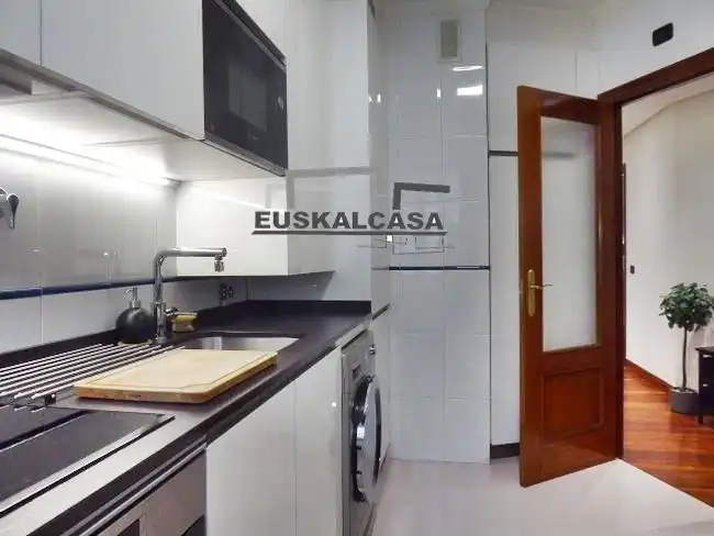Cuina de Pis de lloguer en Bilbao  amb Calefacció i Moblat