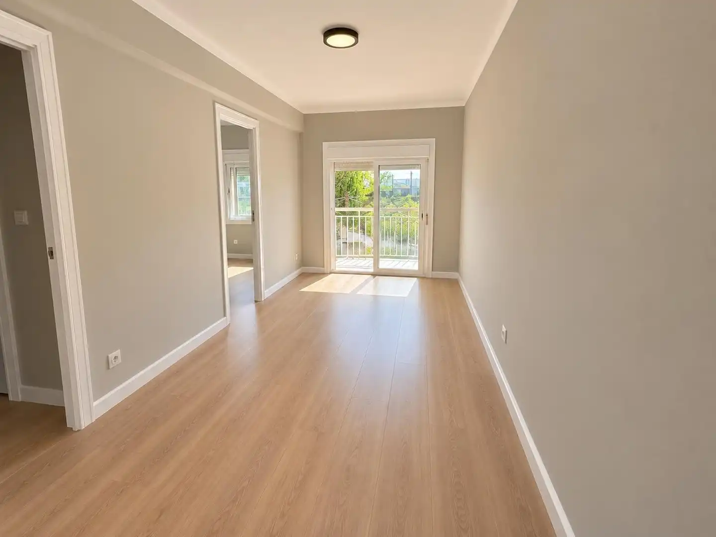 Dining room of Flat for sale in L'Hospitalet de Llobregat  with Parquet flooring, Balcony and Alarm