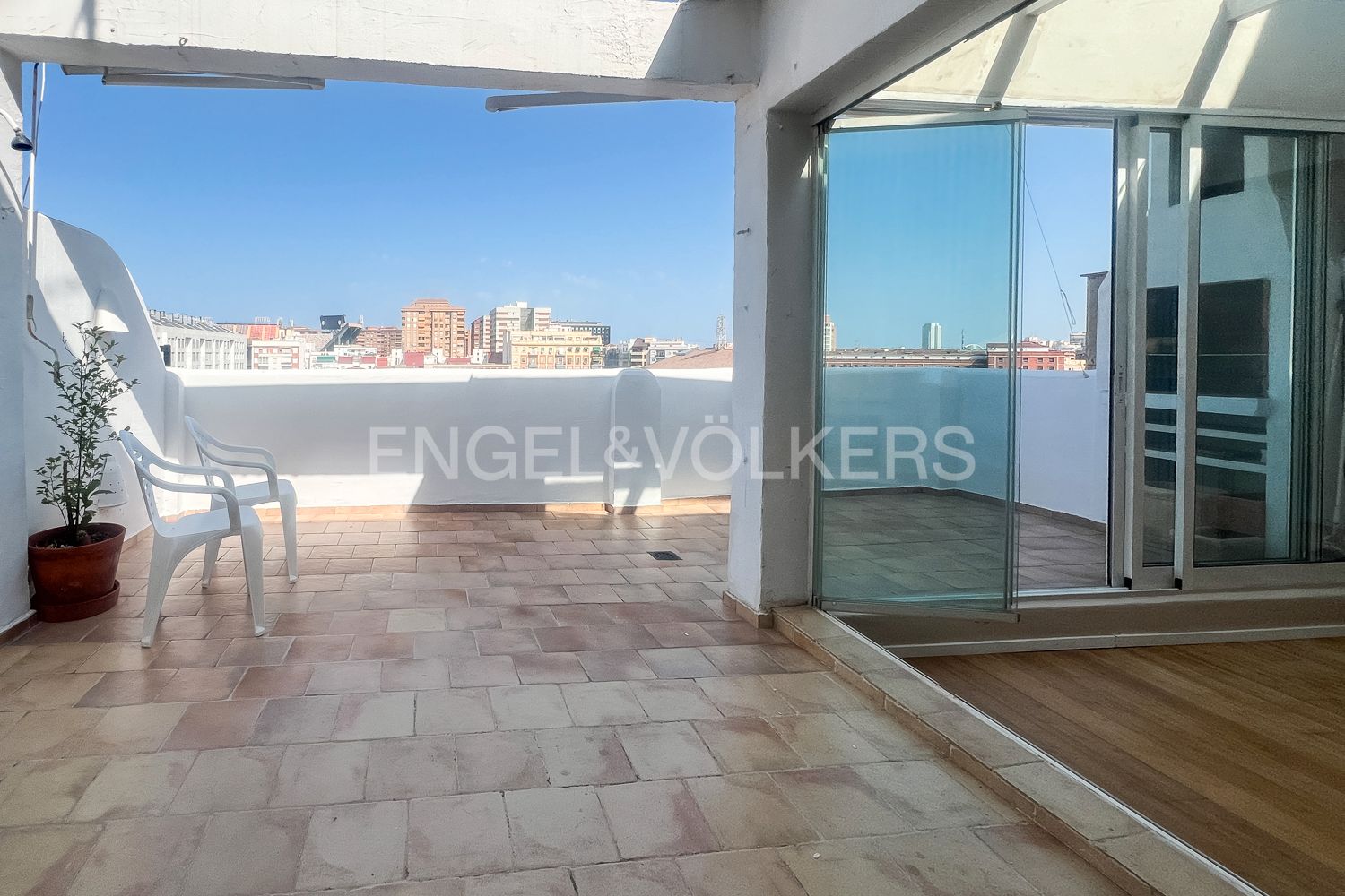 Terrassa de Àtic de lloguer en  Valencia Capital amb Aire condicionat, Calefacció i Parquet