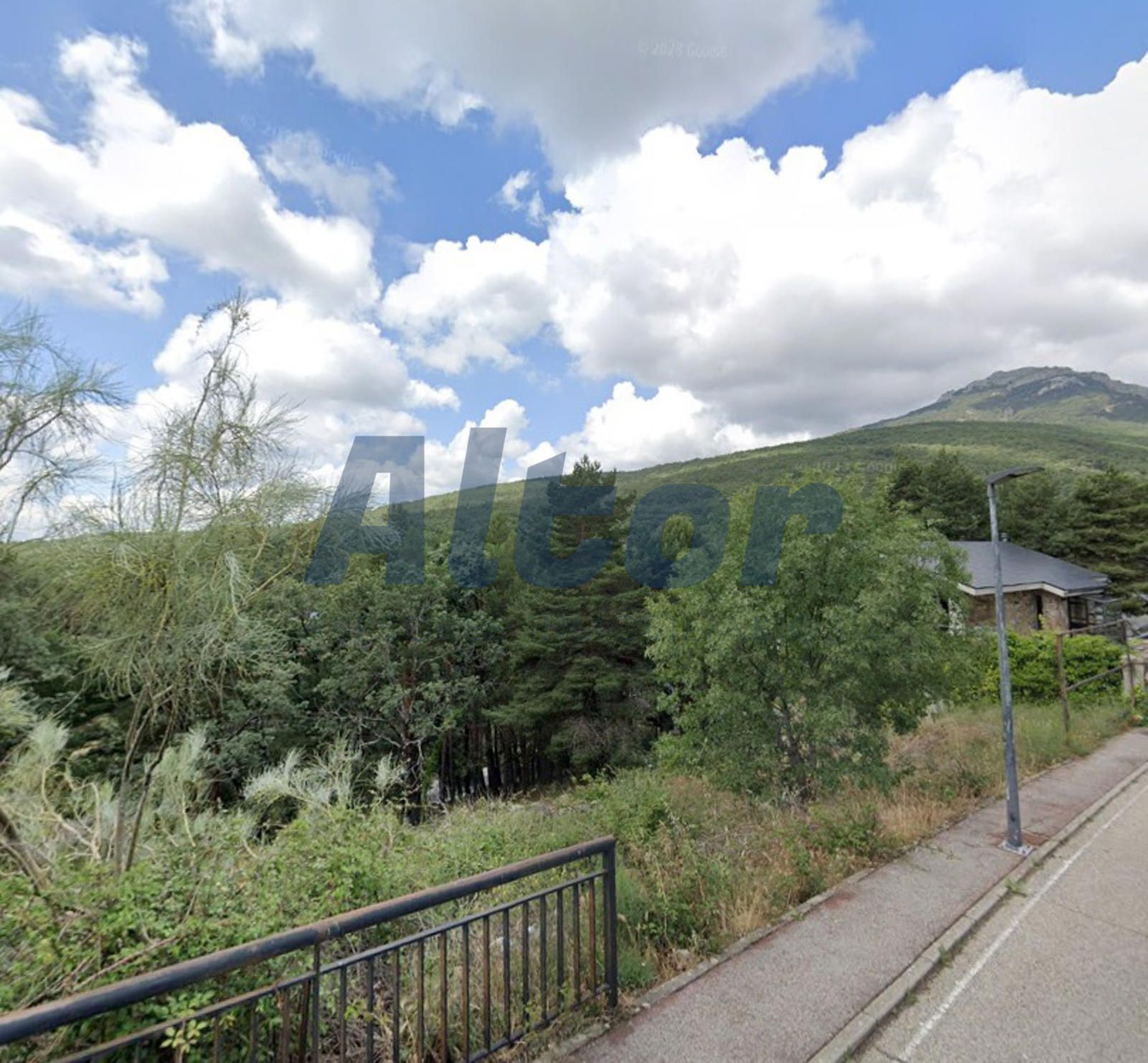 Residential for sale in Población de Arroyo