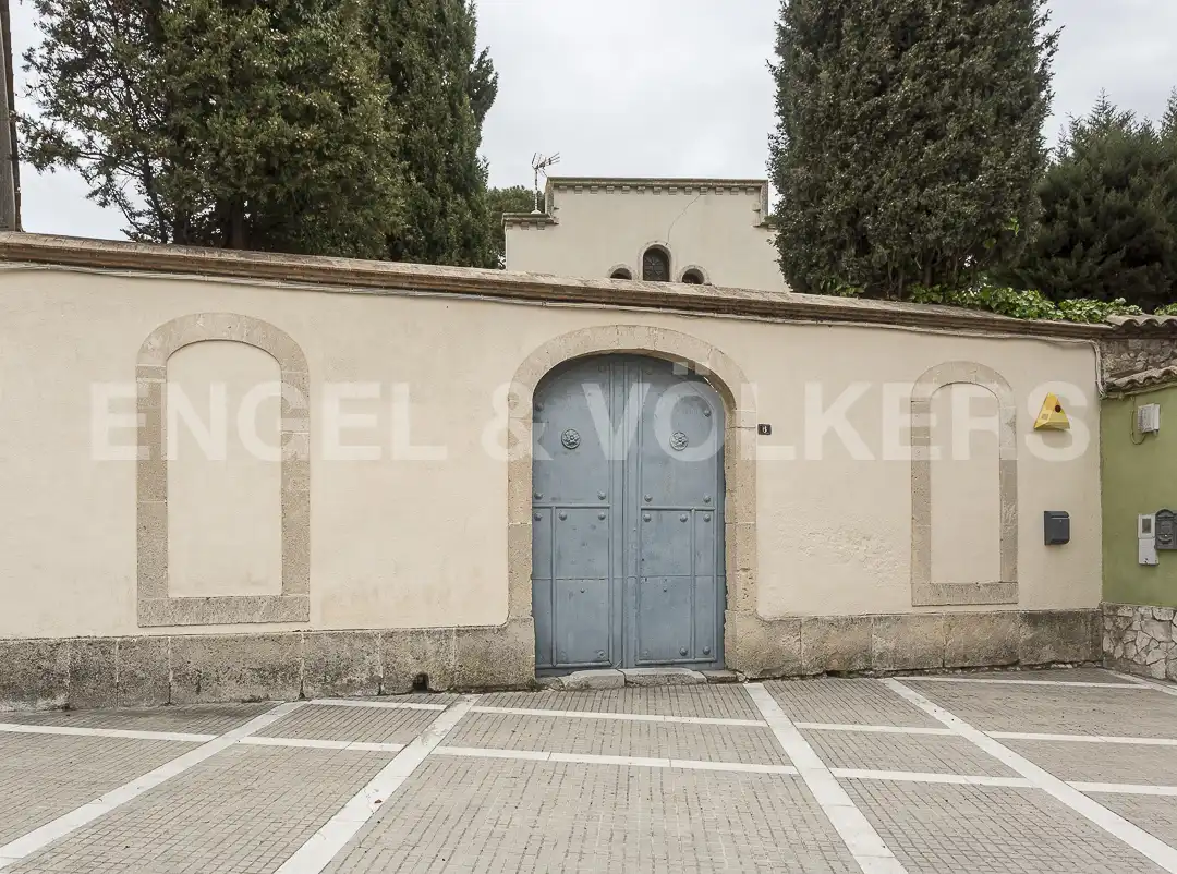 Außenansicht von Gebäude zum Verkauf in Puigdàlber