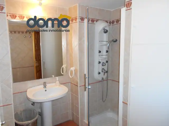 Badezimmer von Wohnungen zum Verkauf in Granada mit Klimaanlage, Heizung und Möbliert