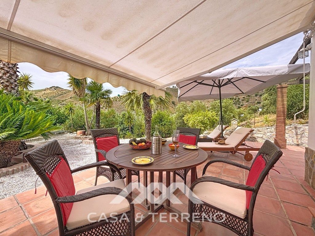 Terrassa de Casa o xalet en venda en Canillas de Albaida amb Aire condicionat, Calefacció i Jardí privat
