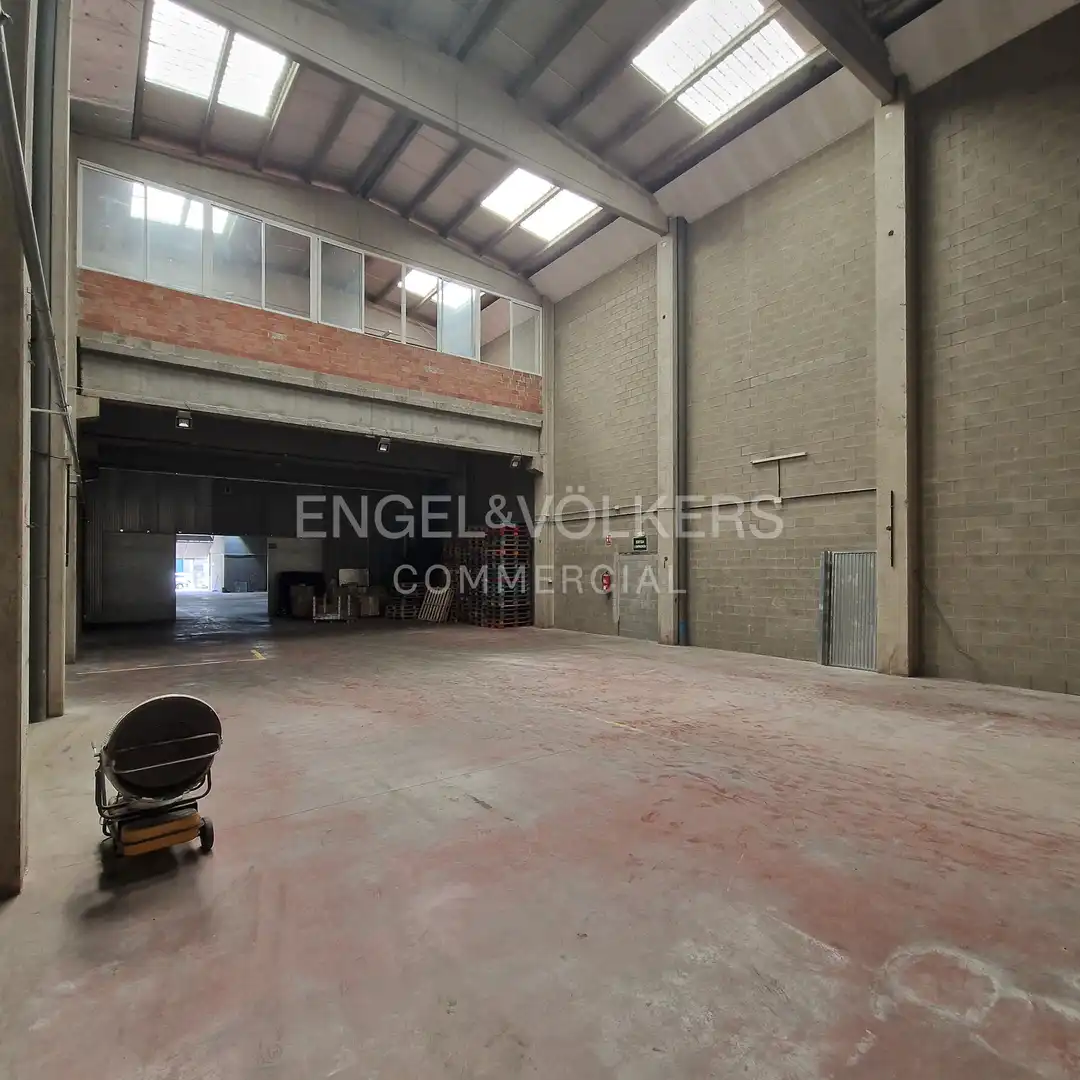 Nave industrial en venta en Sant Feliu de Llobregat
