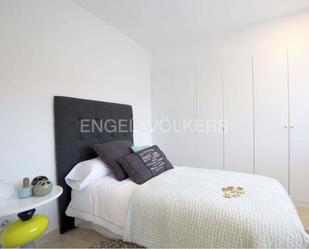 Dormitori de Apartament de lloguer en Las Rozas de Madrid amb Aire condicionat, Terrassa i Piscina