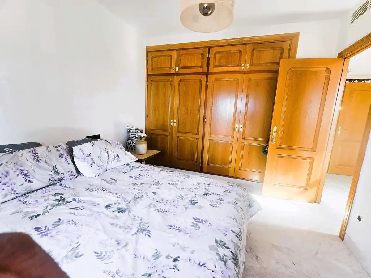 Schlafzimmer von Einfamilien-Reihenhaus zum Verkauf in Mijas mit Klimaanlage, Heizung und Privatgarten