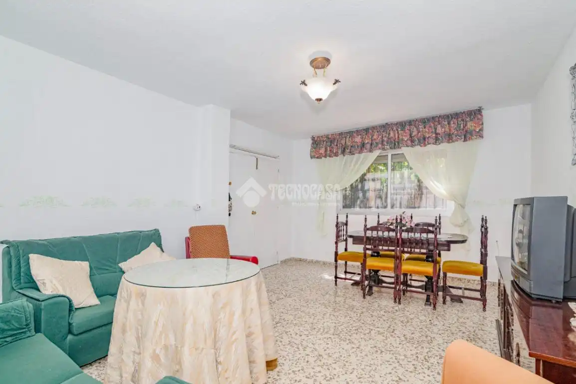 Sala d'estar de Casa adosada en venda en Armilla amb Jardí privat, Terrassa i Balcó