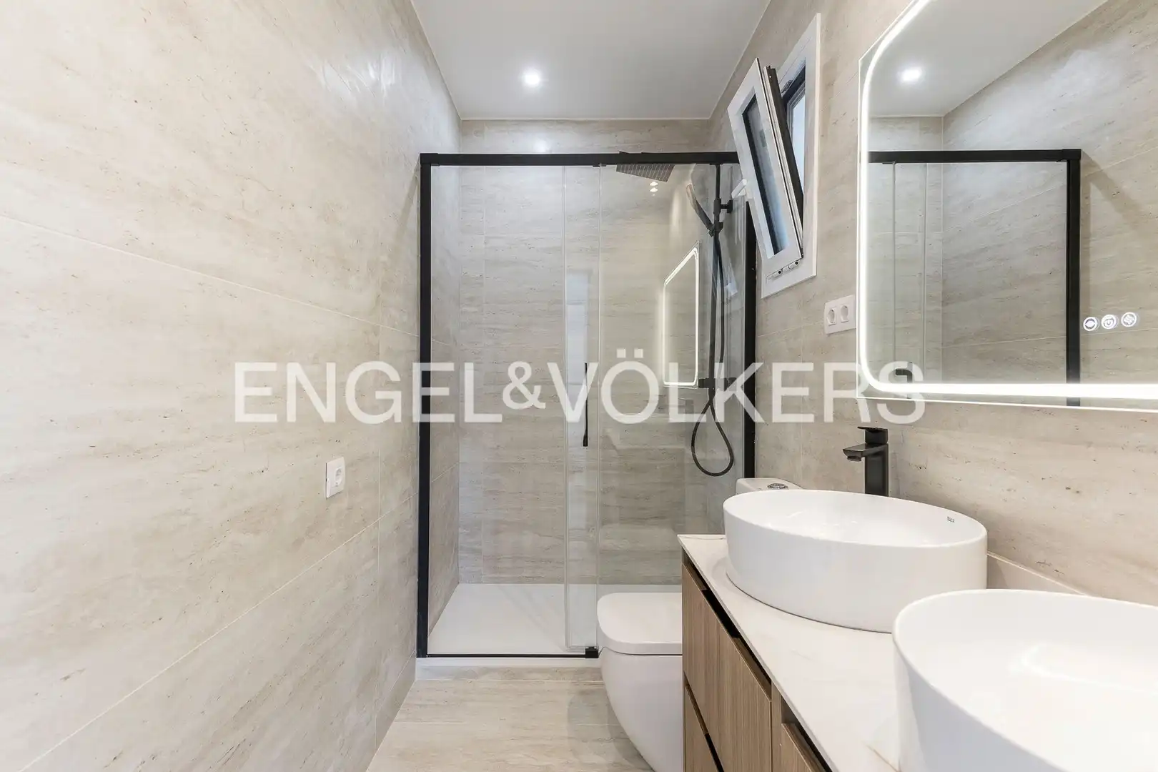 Baño de Ático en venta en Barcelona con Aire acondicionado, Calefacción y Parquet