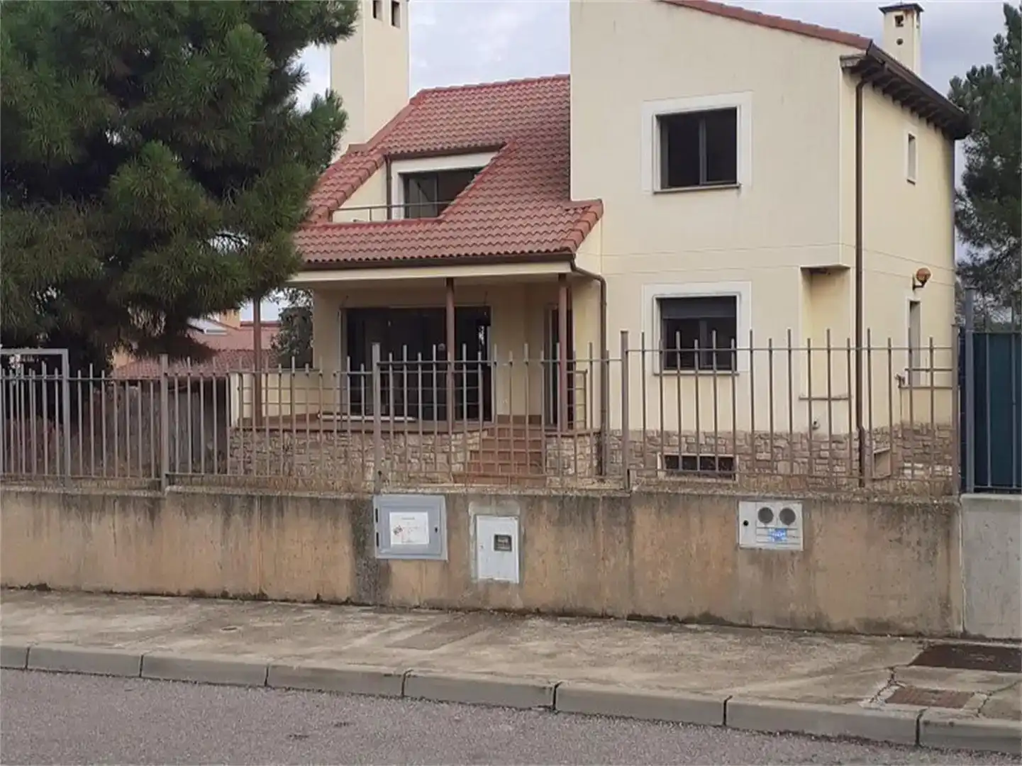 Vista exterior de Pis en venda en Aranda de Duero amb Aire condicionat, Jardí privat i Parquet