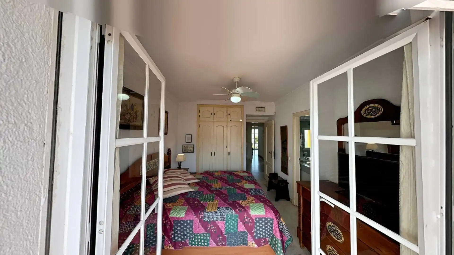 Schlafzimmer von Einfamilien-Reihenhaus zum Verkauf in Estepona mit Heizung, Privatgarten und Terrasse