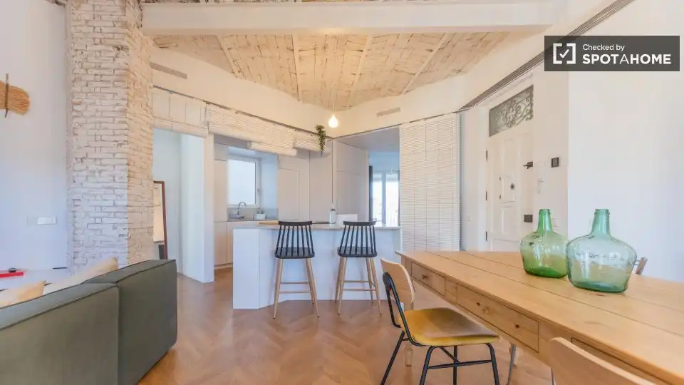 Appartamento con terrazza in affitto a L'Eixample