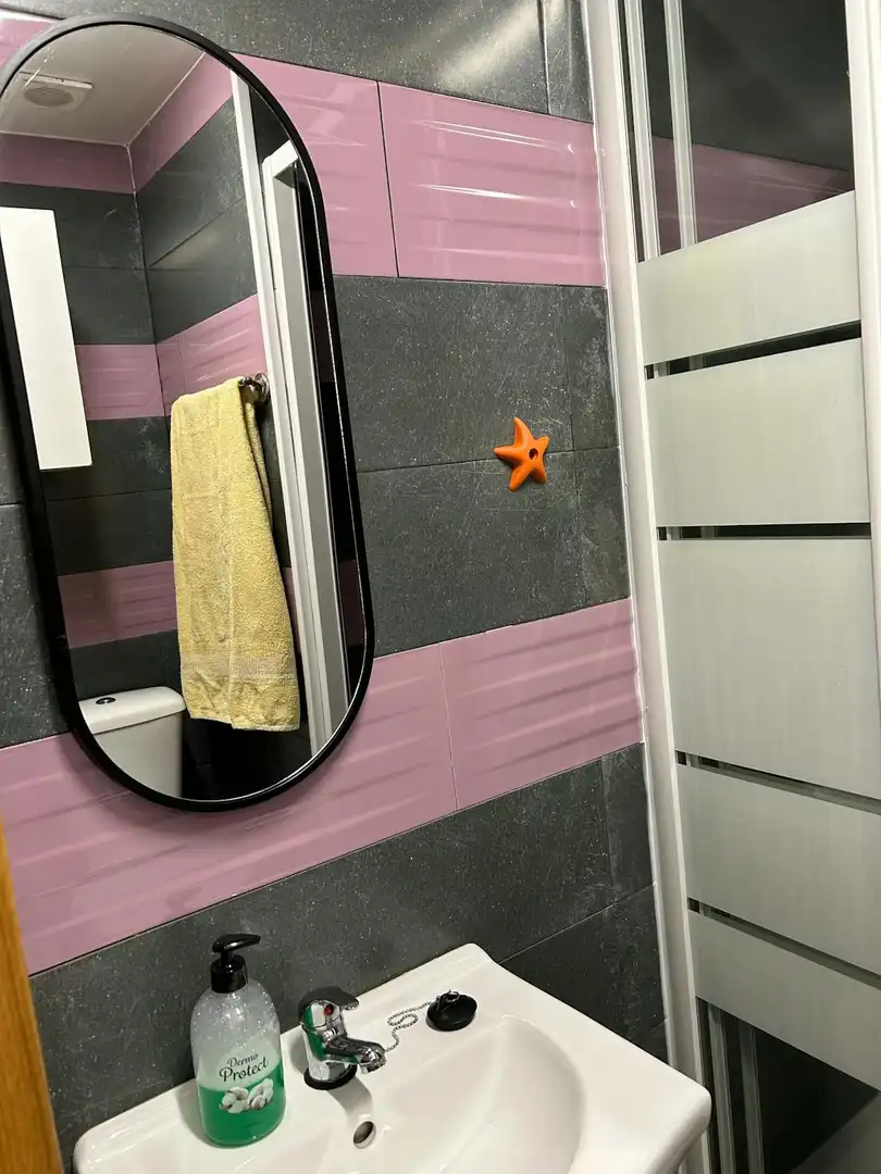 Bathroom of Flat for rent in Barcelona  with Air Conditioner, Heating and Washing machine