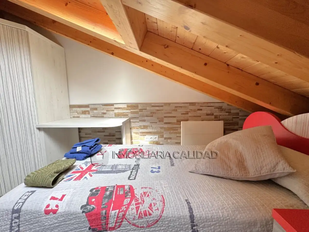Dormitori de Pis de lloguer en Burgos amb Calefacció i Moblat