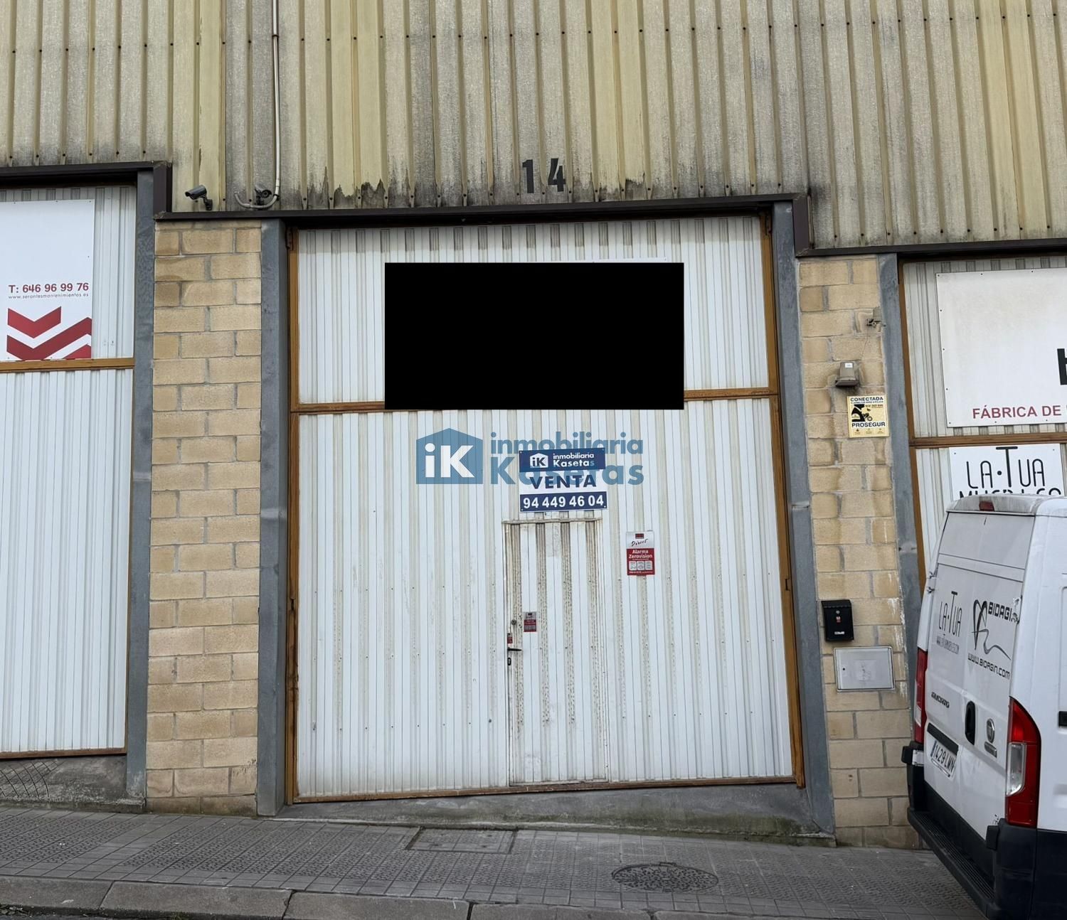 Vista exterior de Nave industrial en venta en Basauri 