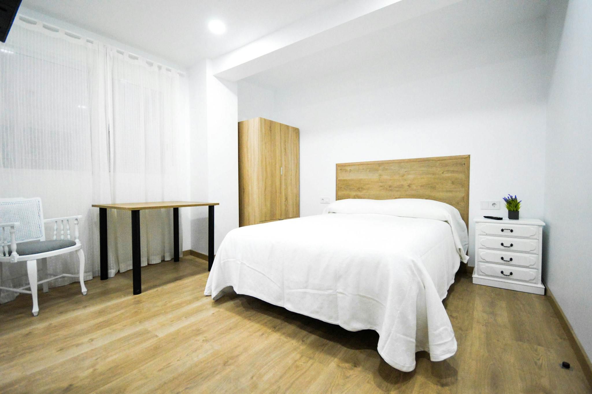 Dormitori de Pis de lloguer en  Valencia Capital amb Aire condicionat, Rentadora i TV