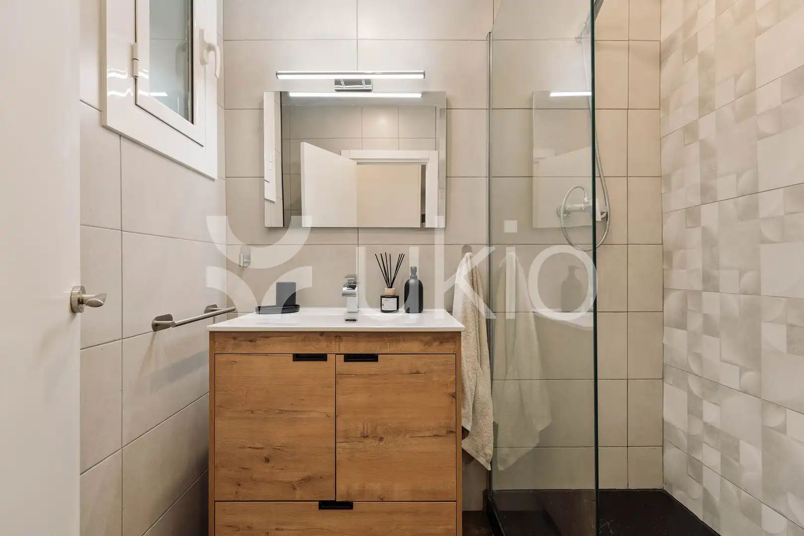 Bany de Apartament de lloguer en Barcelona amb Aire condicionat, Calefacció i Moblat