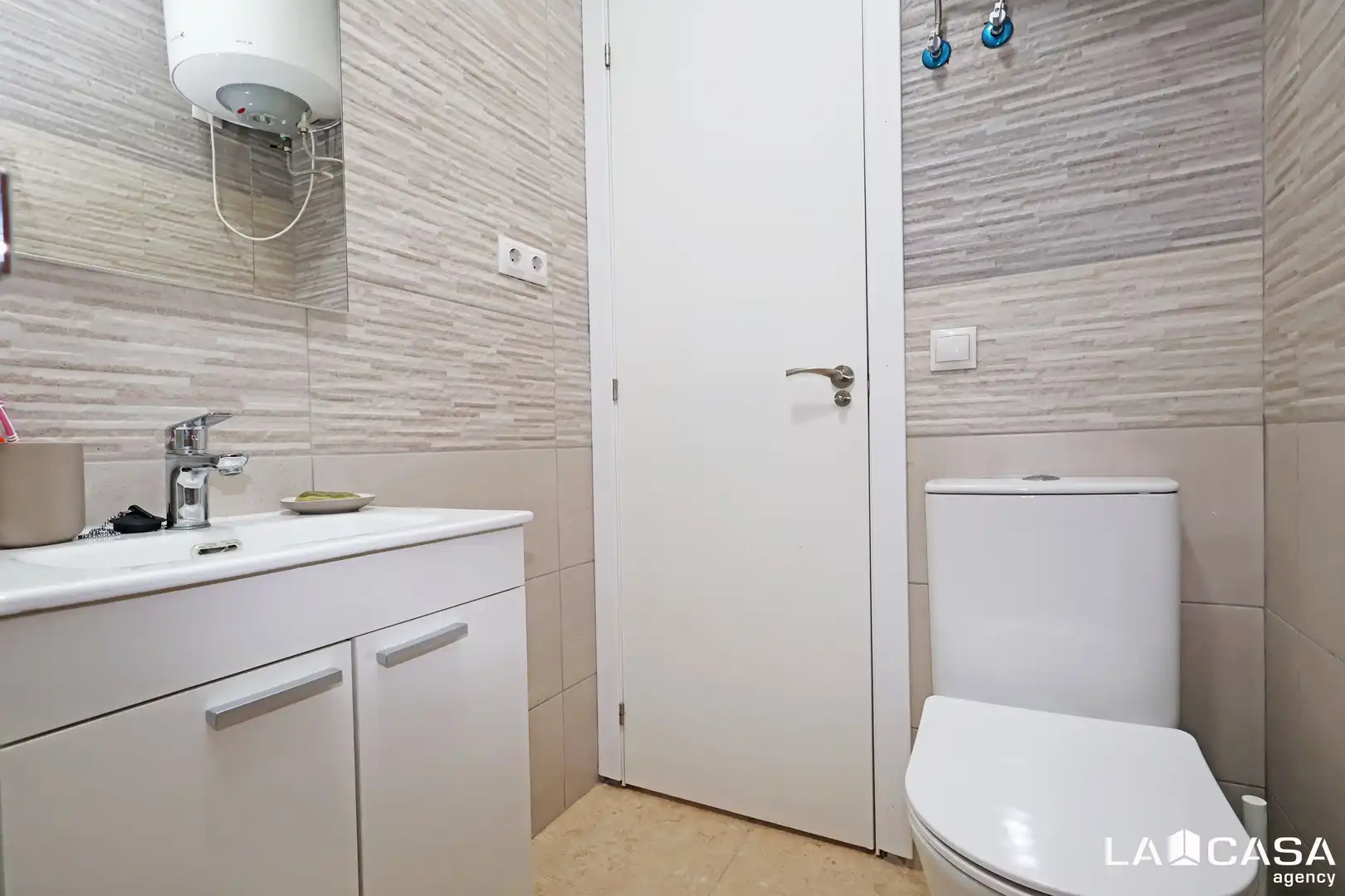Badezimmer von Erdgeschoss zum Verkauf in L'Hospitalet de Llobregat mit Heizung, Terrasse und Abstellraum