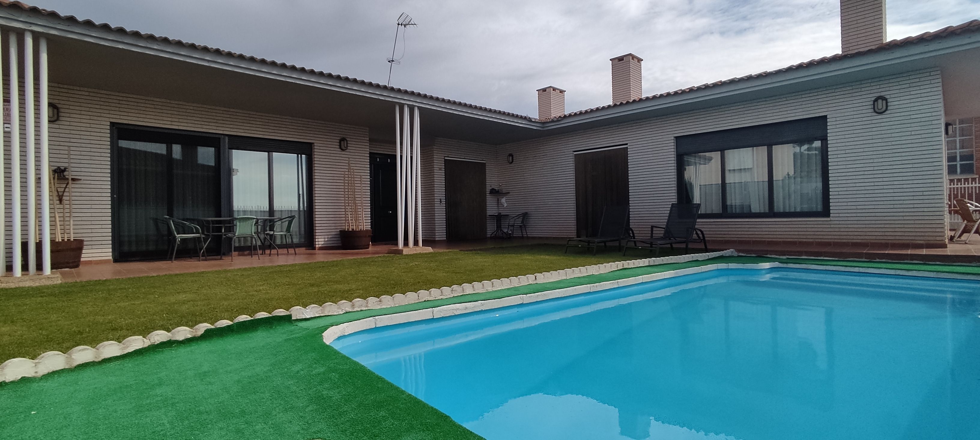 Piscina de Casa o xalet en venda en Arnedo amb Aire condicionat, Calefacció i Jardí privat