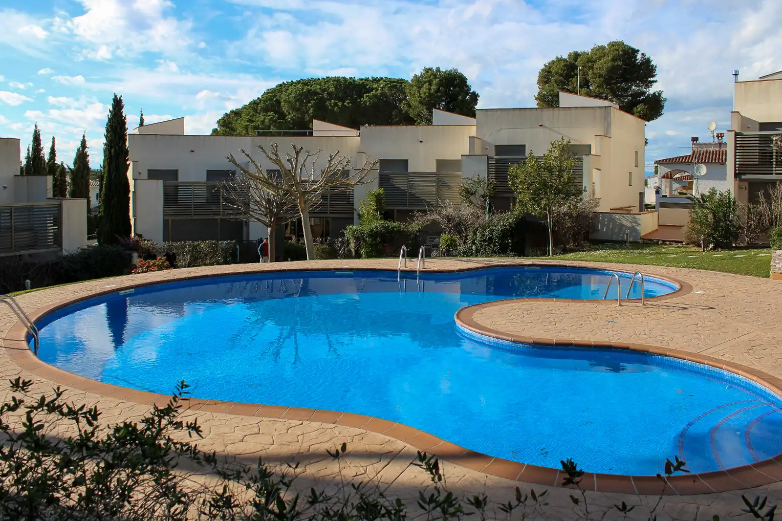 Piscina de Casa adosada en venda en L'Escala amb Aire condicionat, Calefacció i Jardí privat