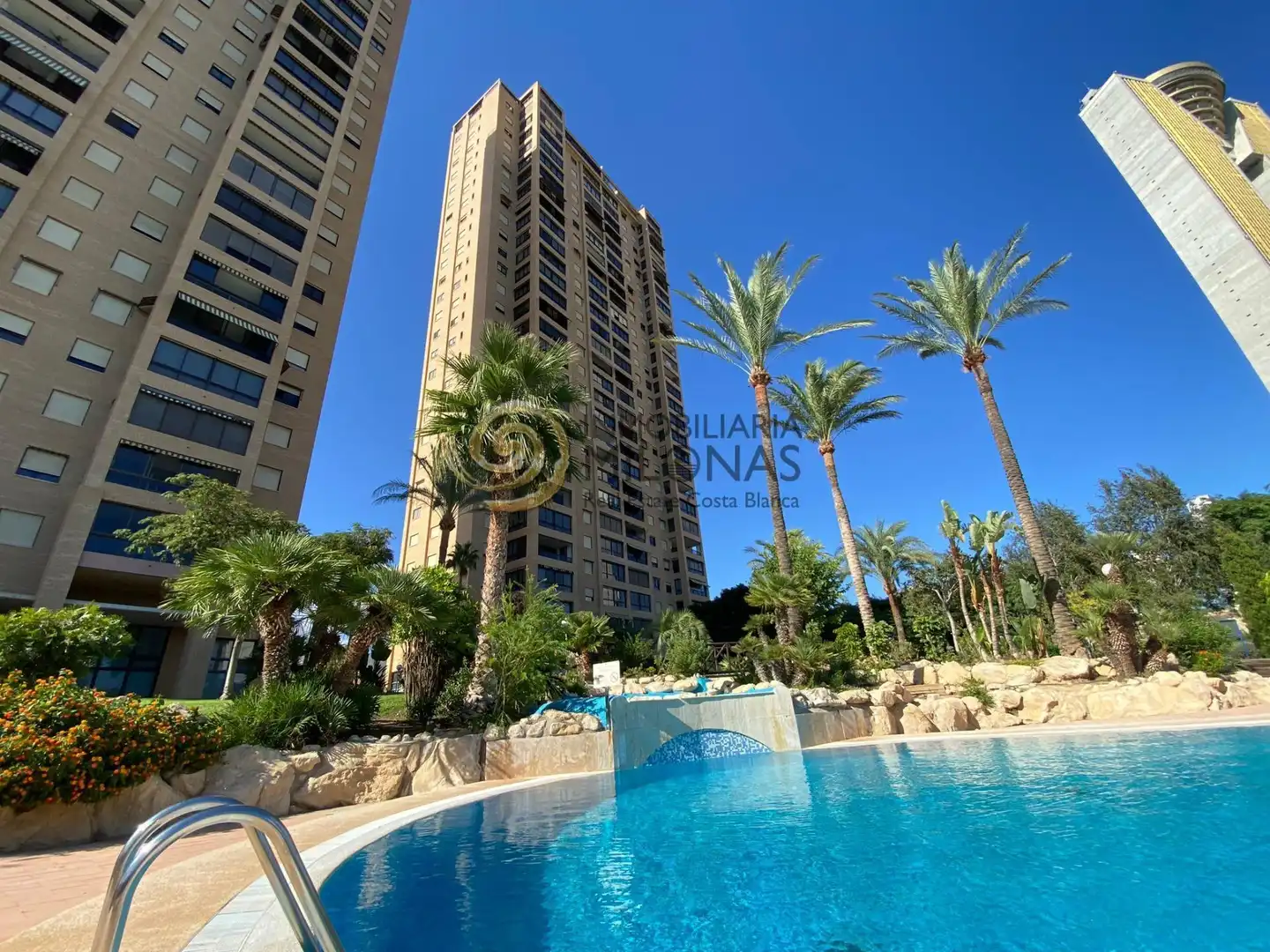 Außenansicht von Wohnung zur Miete in Benidorm mit Klimaanlage, Heizung und Privatgarten