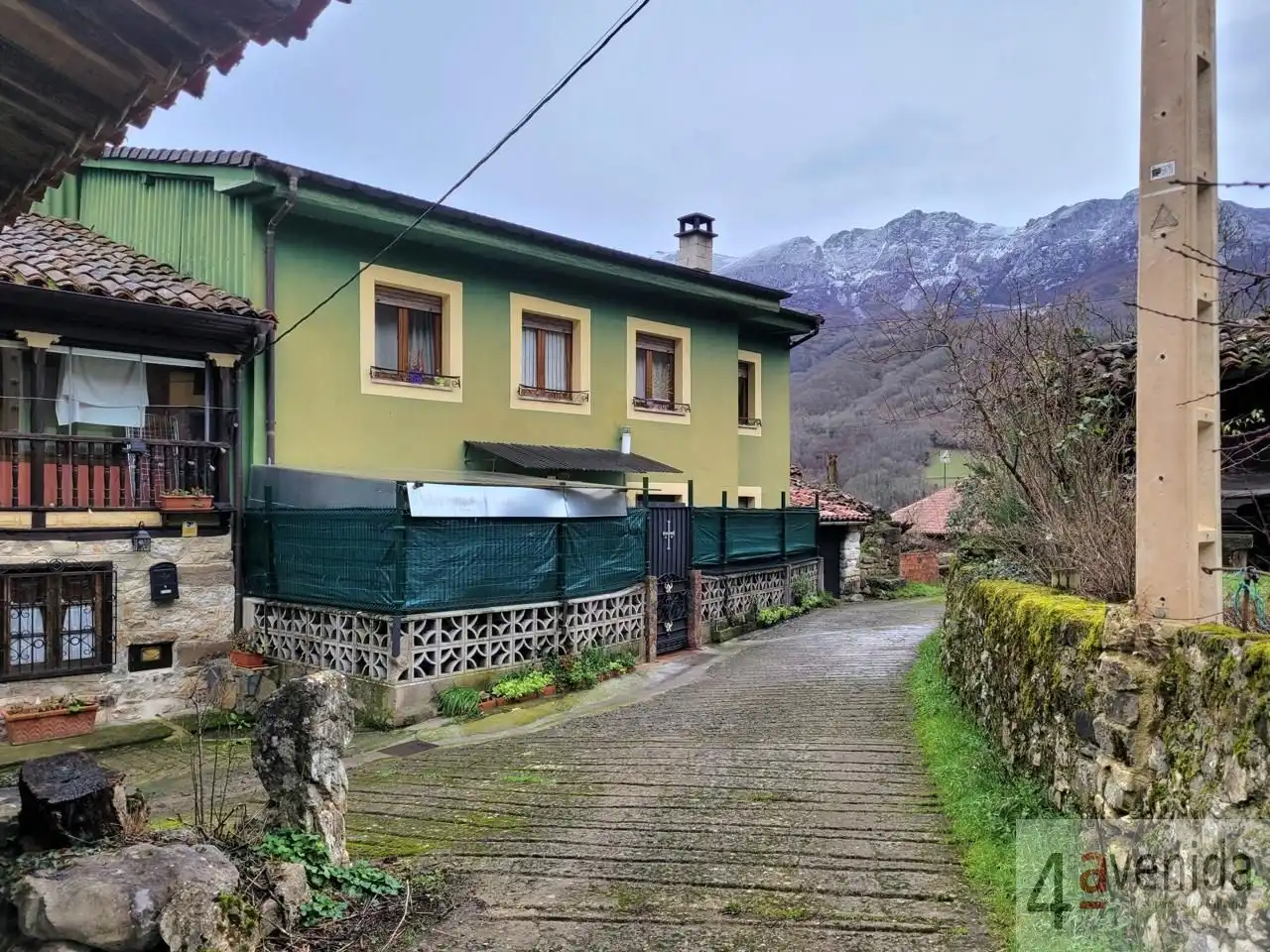 Vista exterior de Casa o chalet en venta en Quirós con Calefacción y Jardín privado