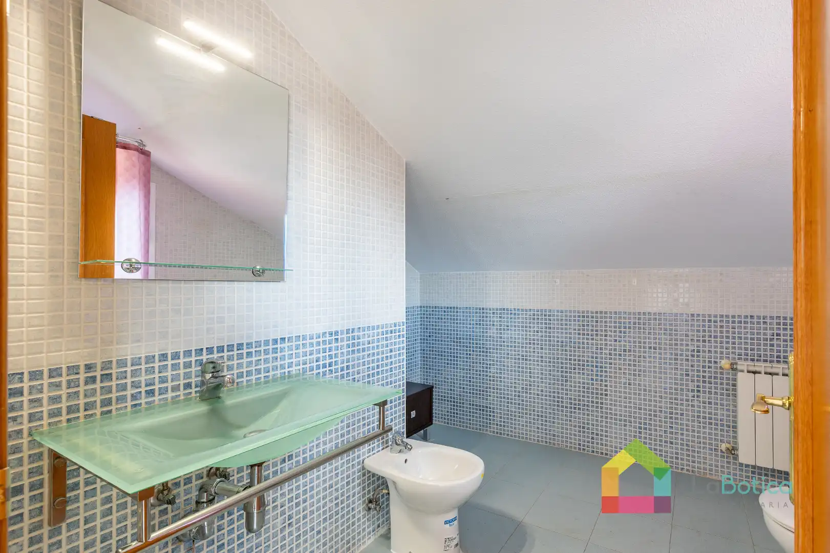 Baño de Casa adosada en venta en Burguillos de Toledo con Calefacción, Jardín privado y Terraza