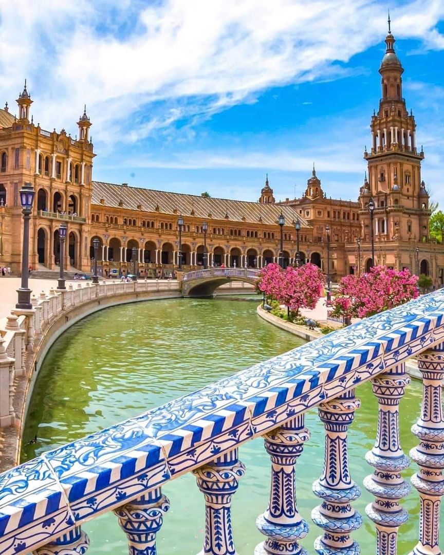 Exterior view of Flat for sale in  Sevilla Capital  with Air Conditioner, Private garden and Parquet flooring