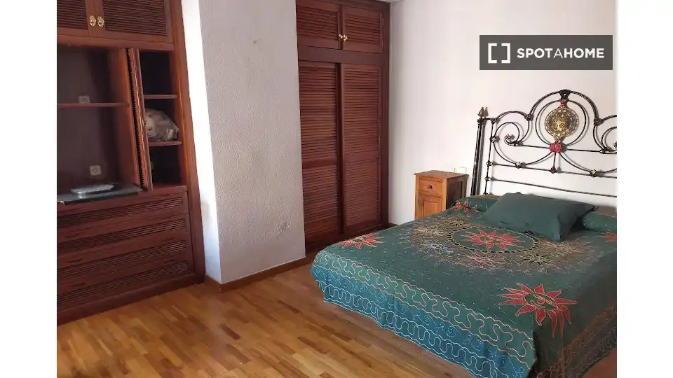 Bedroom of Flat for share in Murcia  with Air Conditioner, Heating and Furnished