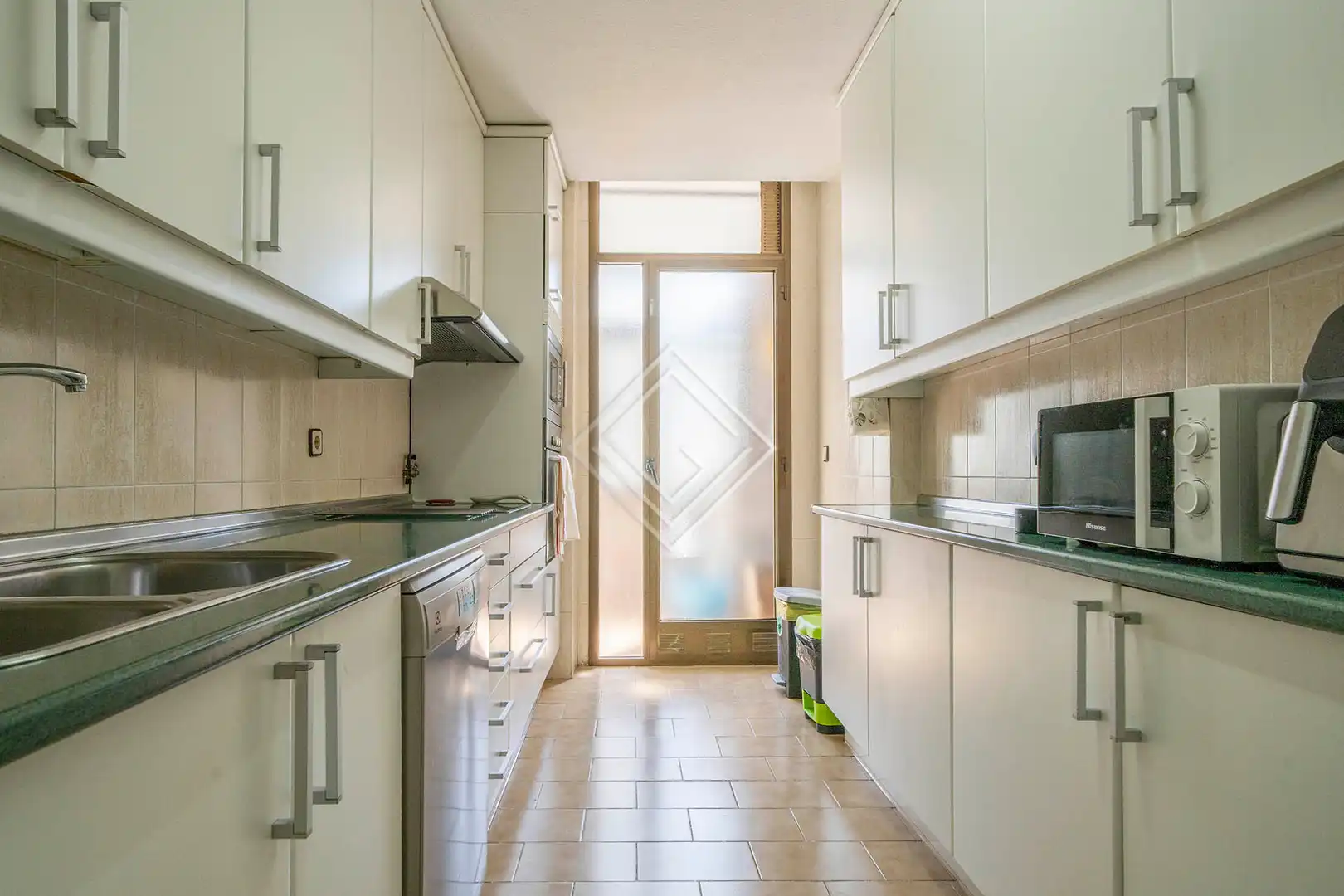 Cocina de Piso en venta en Madrid con Jardín privado, Terraza y Piscina comunitaria