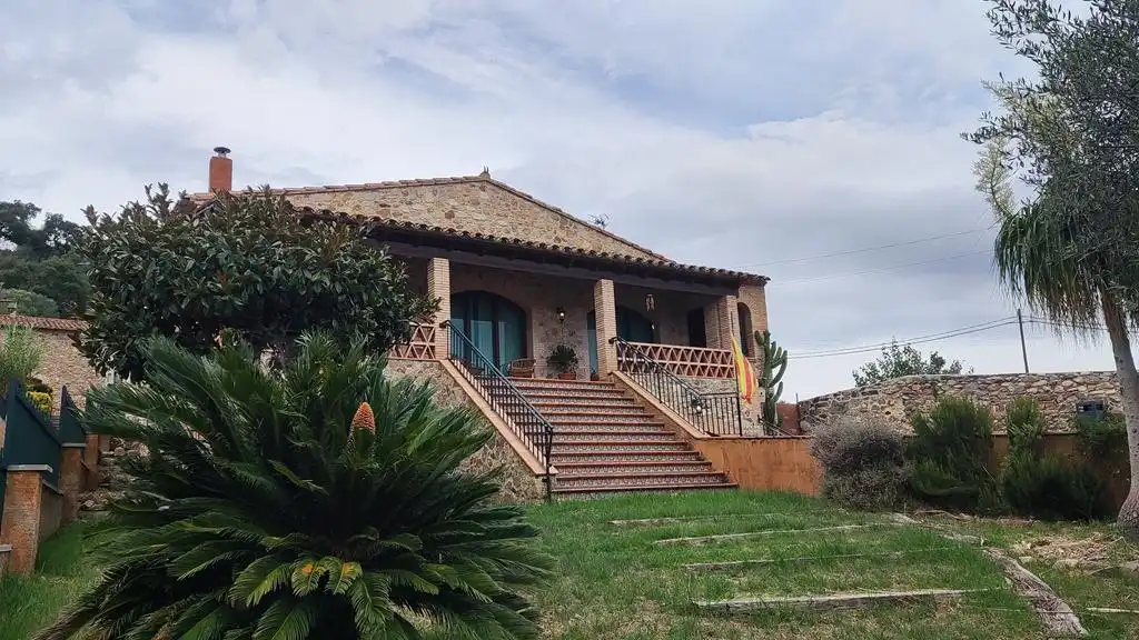 Vista exterior de Casa o xalet en venda en Masarac i Vilarnadal amb Aire condicionat, Calefacció i Jardí privat