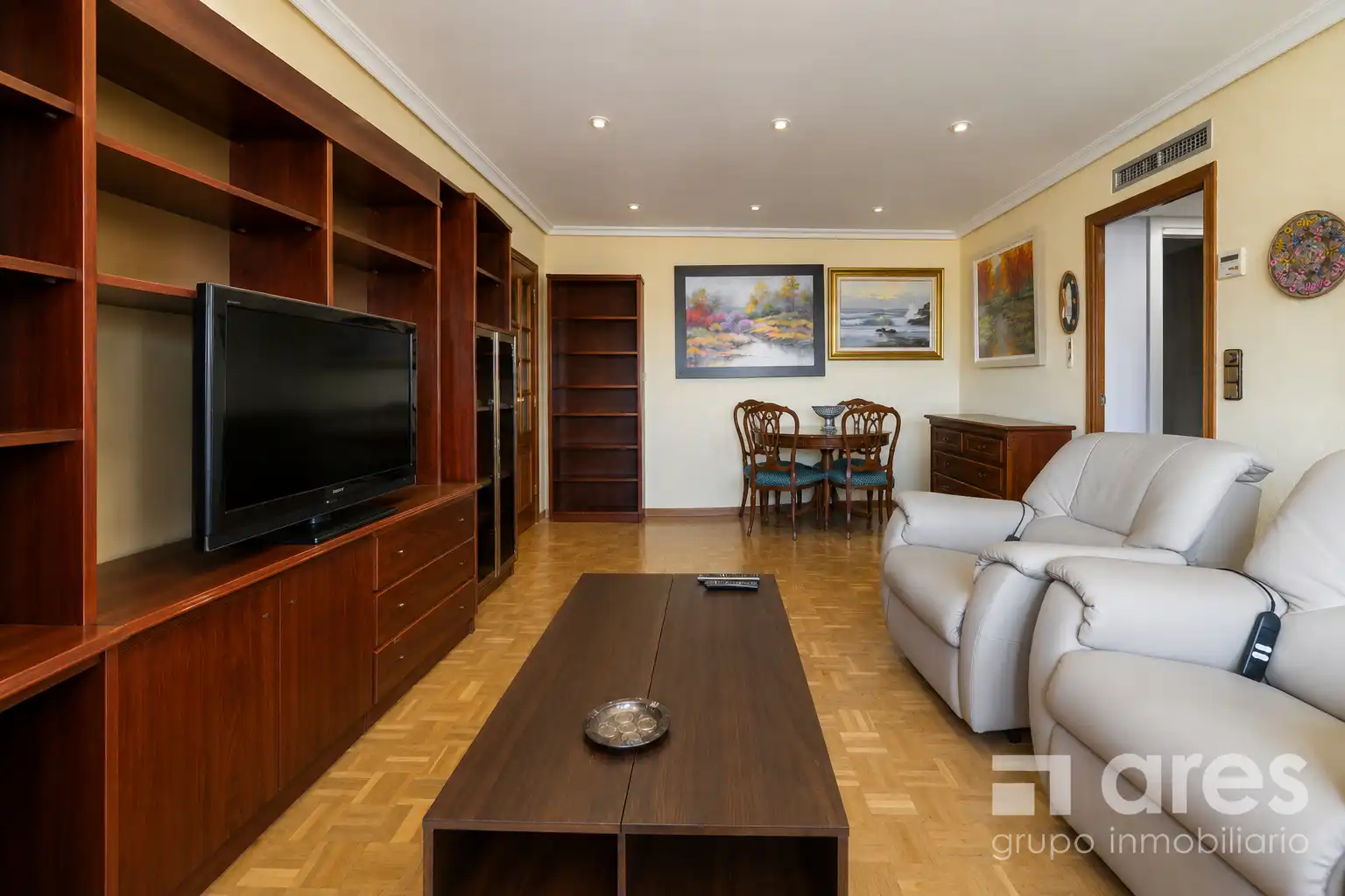 Sala d'estar de Pis en venda en Madrid amb Aire condicionat, Calefacció i Parquet