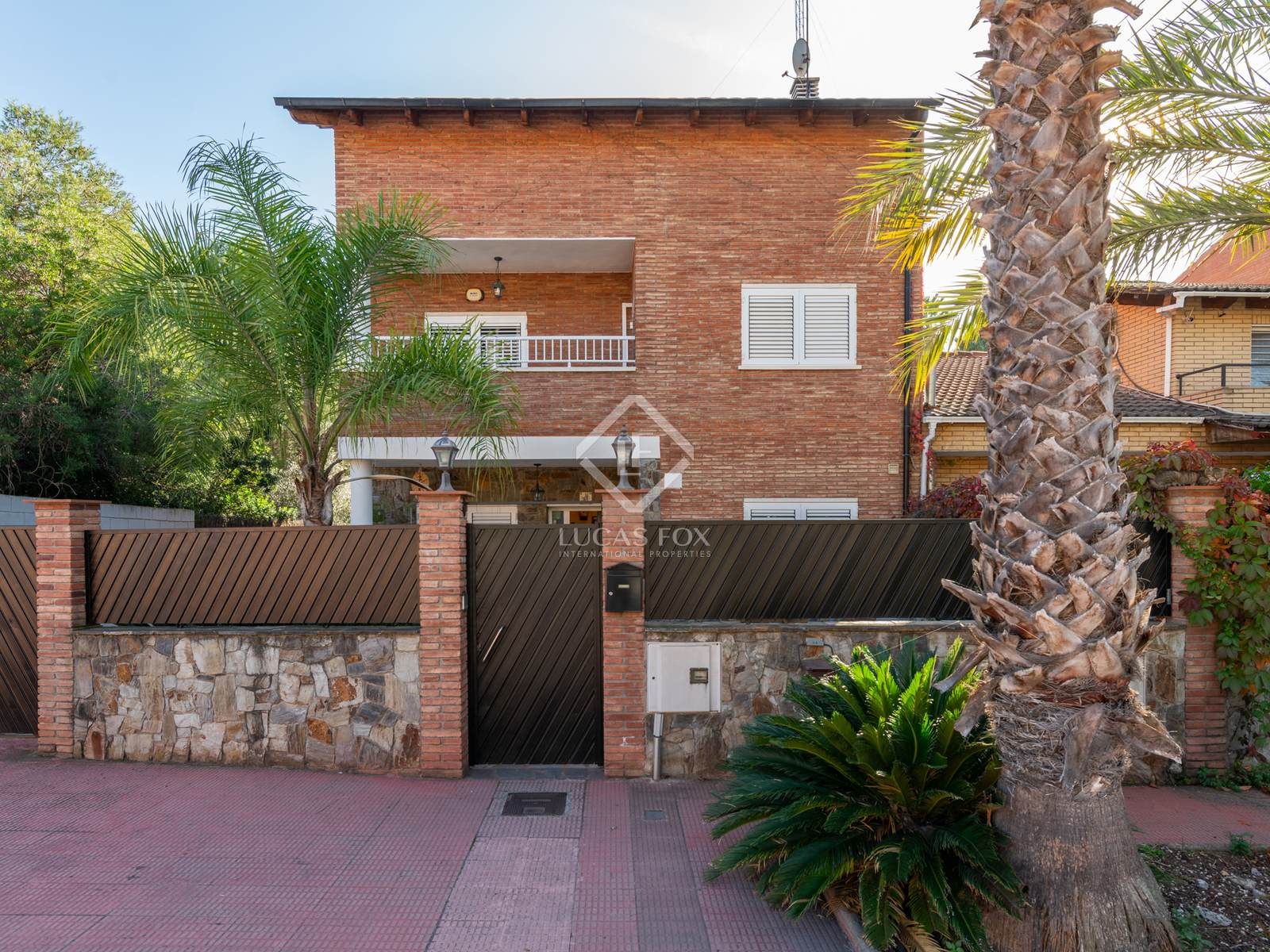 Vista exterior de Casa o xalet en venda en Gavà amb Aire condicionat, Calefacció i Jardí privat