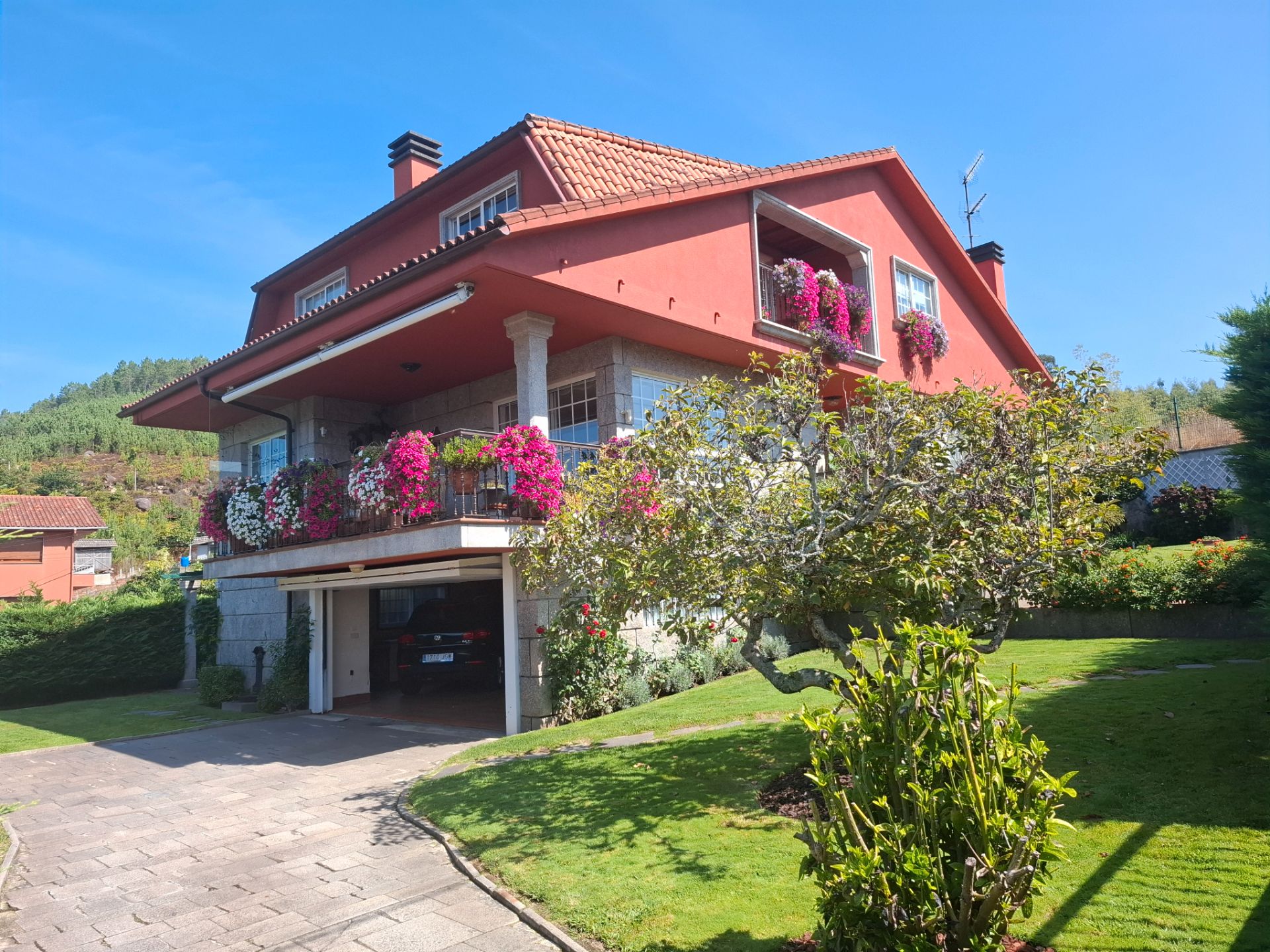Vista exterior de Casa o chalet en venta en O Porriño   con Calefacción, Jardín privado y Terraza