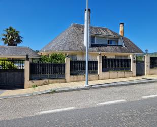 Vista exterior de Casa o xalet en venda en O Rosal   amb Terrassa i Piscina