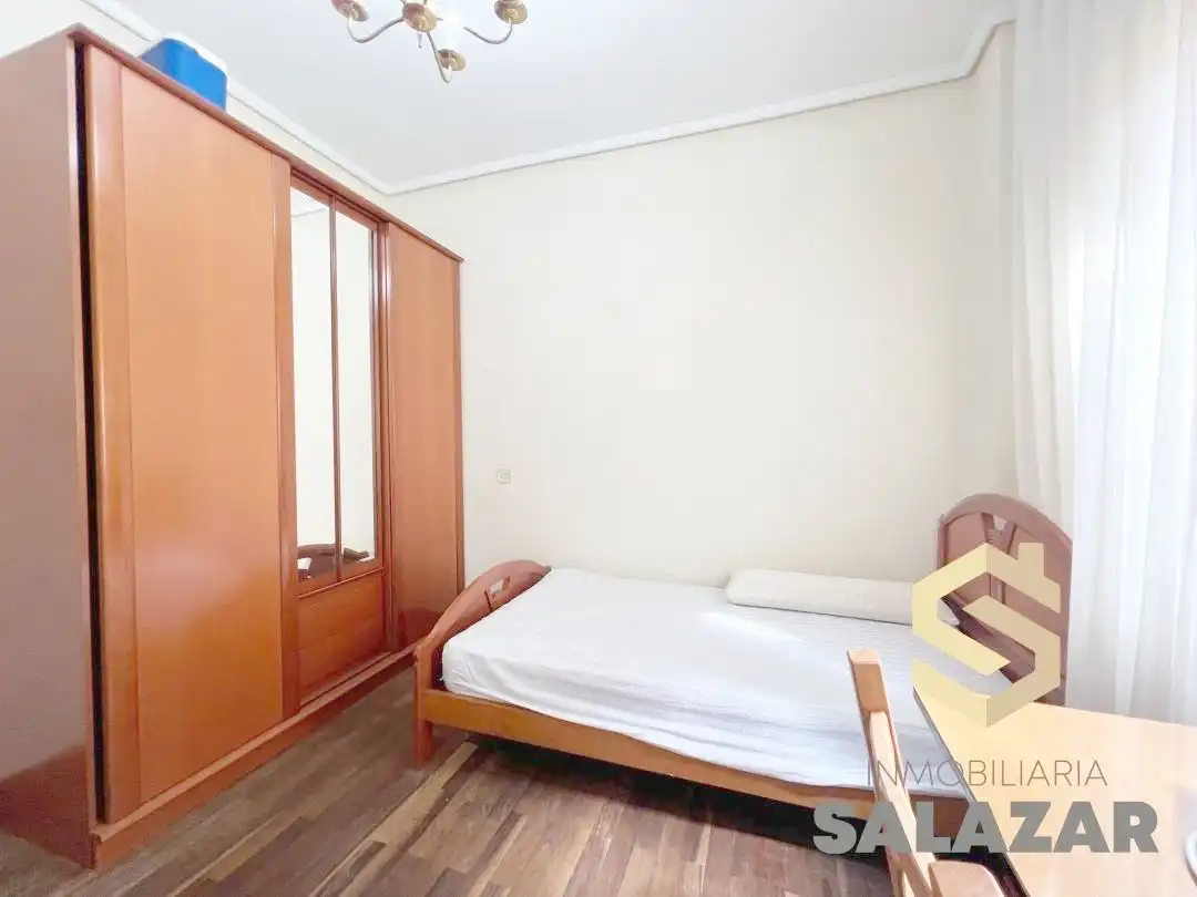 Bedroom of Flat for rent in Bilbao   with Heating, Terrace and Microwave