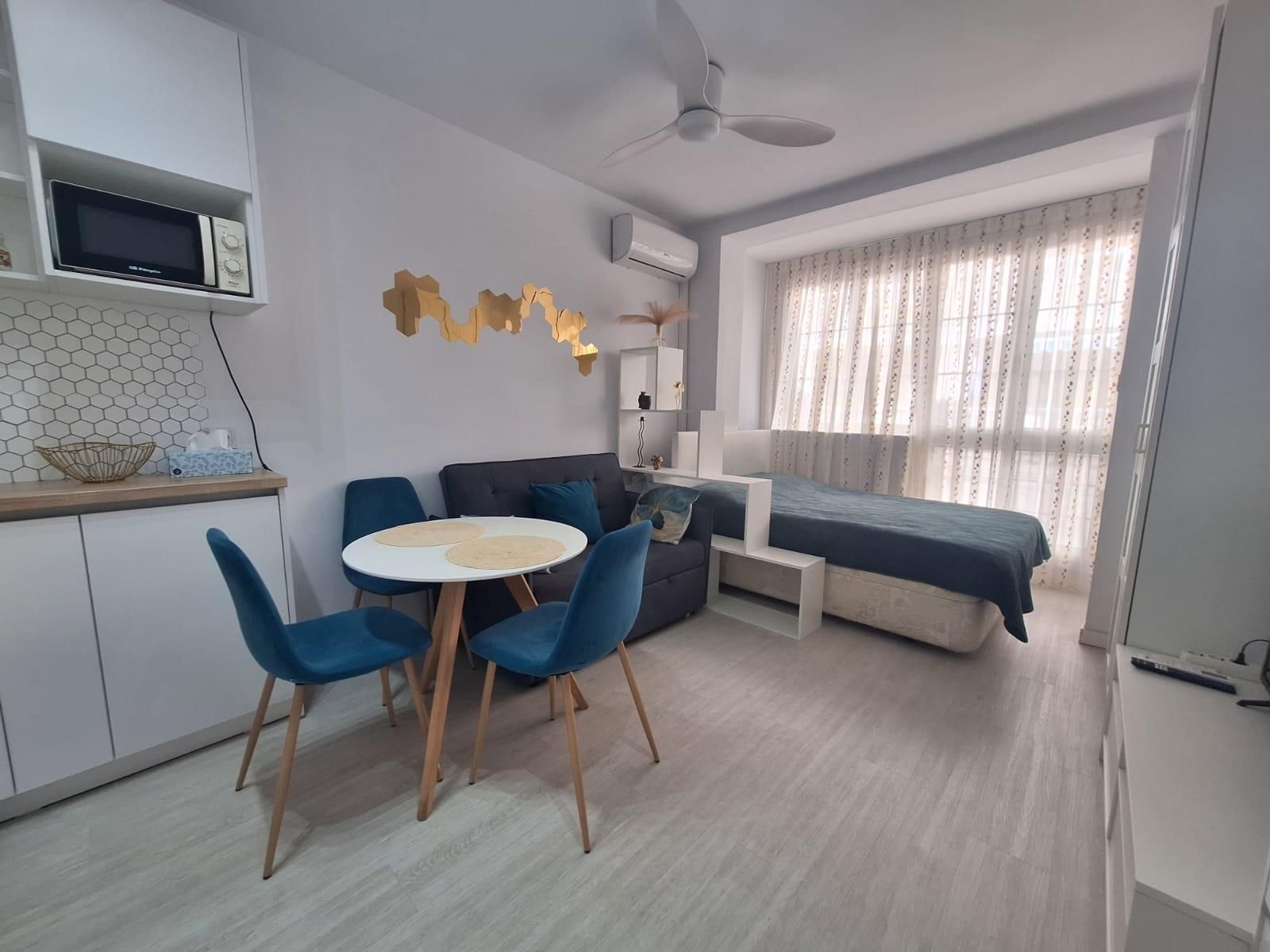 Living room of Study to rent in Torrevieja  with Air Conditioner and Terrace