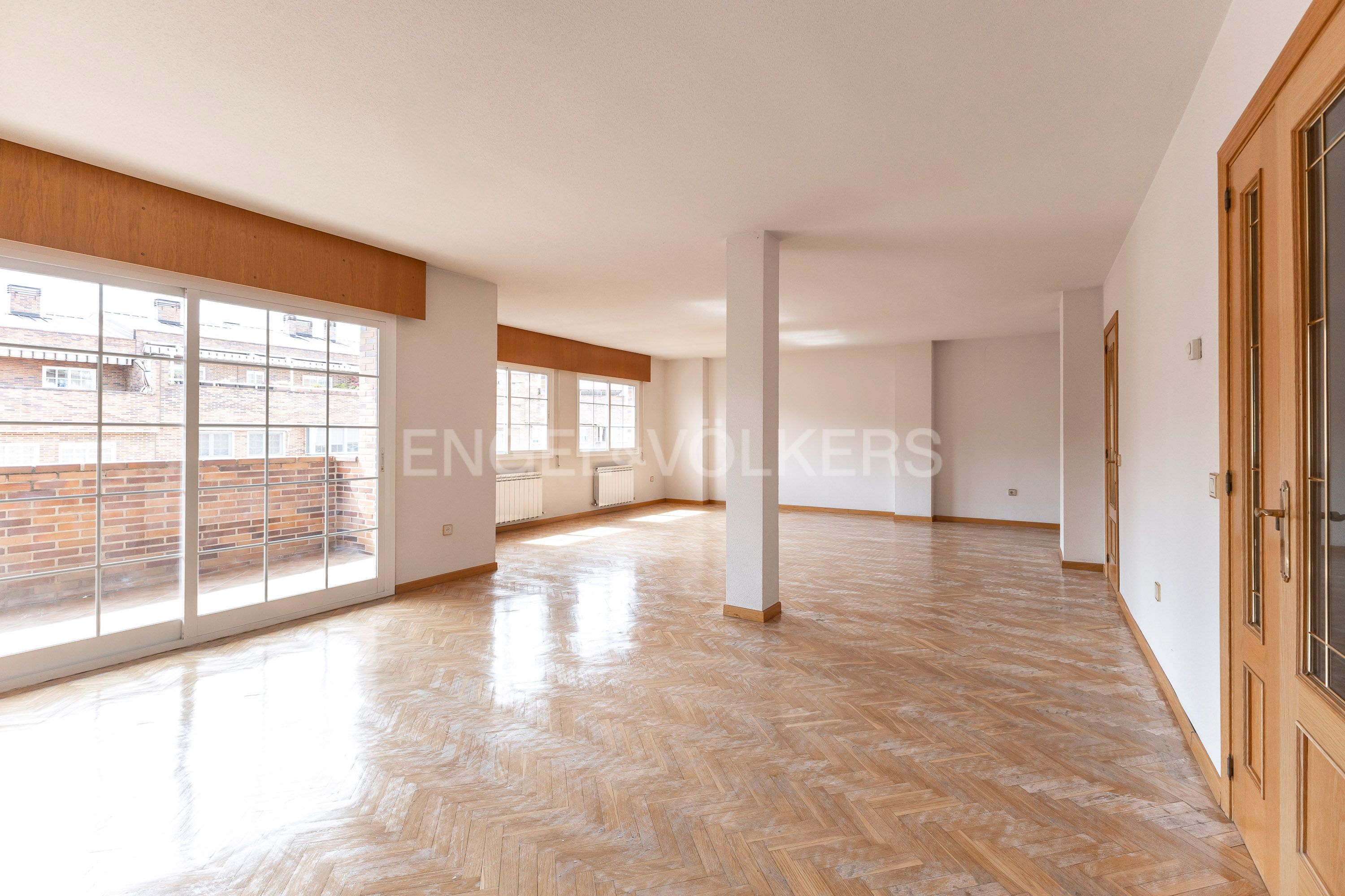 Exterior view of Apartment for sale in Coslada  with Air Conditioner, Heating and Terrace
