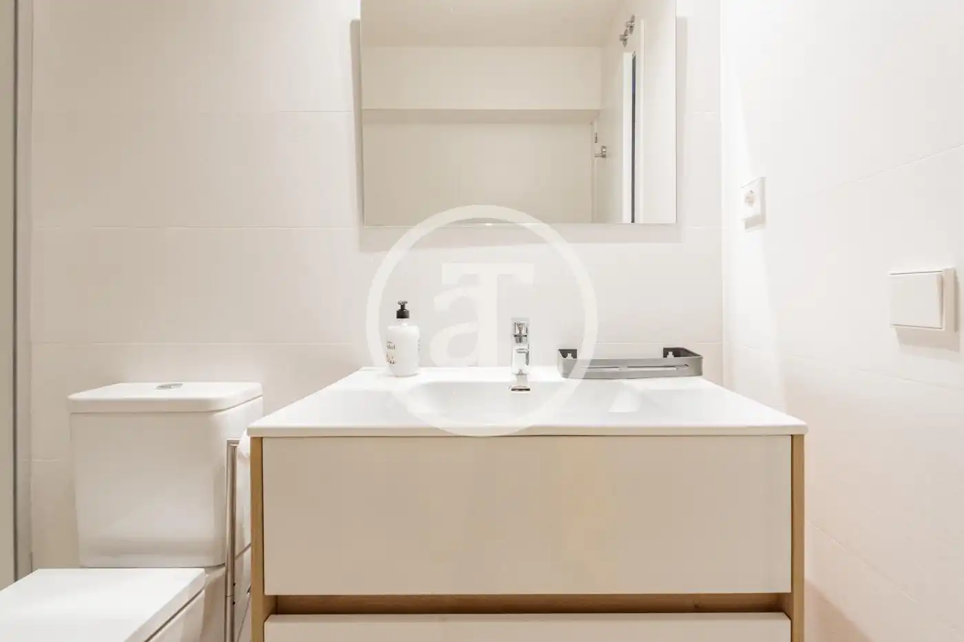Bathroom of Flat for rent in Madrid  with Air Conditioner, Heating and Furnished