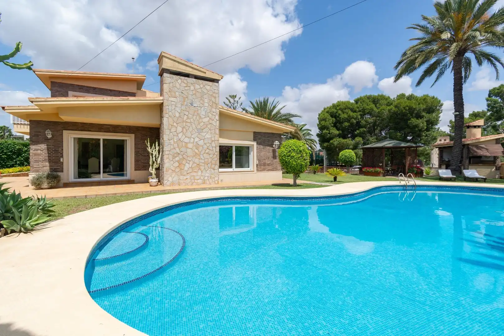 Piscina de Casa o xalet en venda en Cartagena amb Aire condicionat, Calefacció i Jardí privat